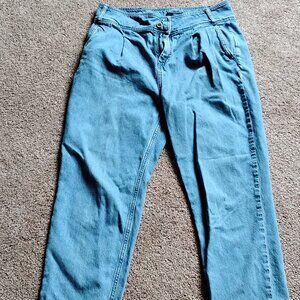 Boden high-waisted Mom Jeans size 10L great shape!  Missing one button